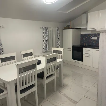 Apartmaji Garden Изола