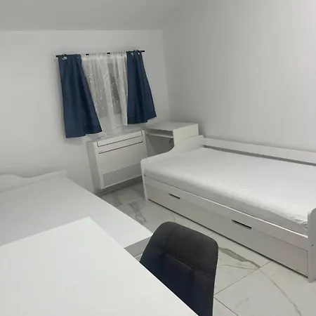 Apartmaji Garden * Izola