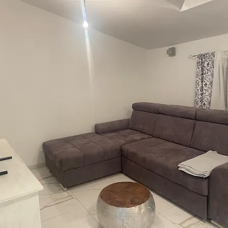 Apartmaji Garden *