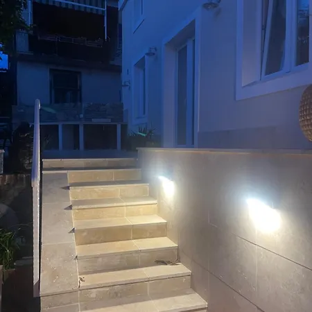 Apartmaji Garden *